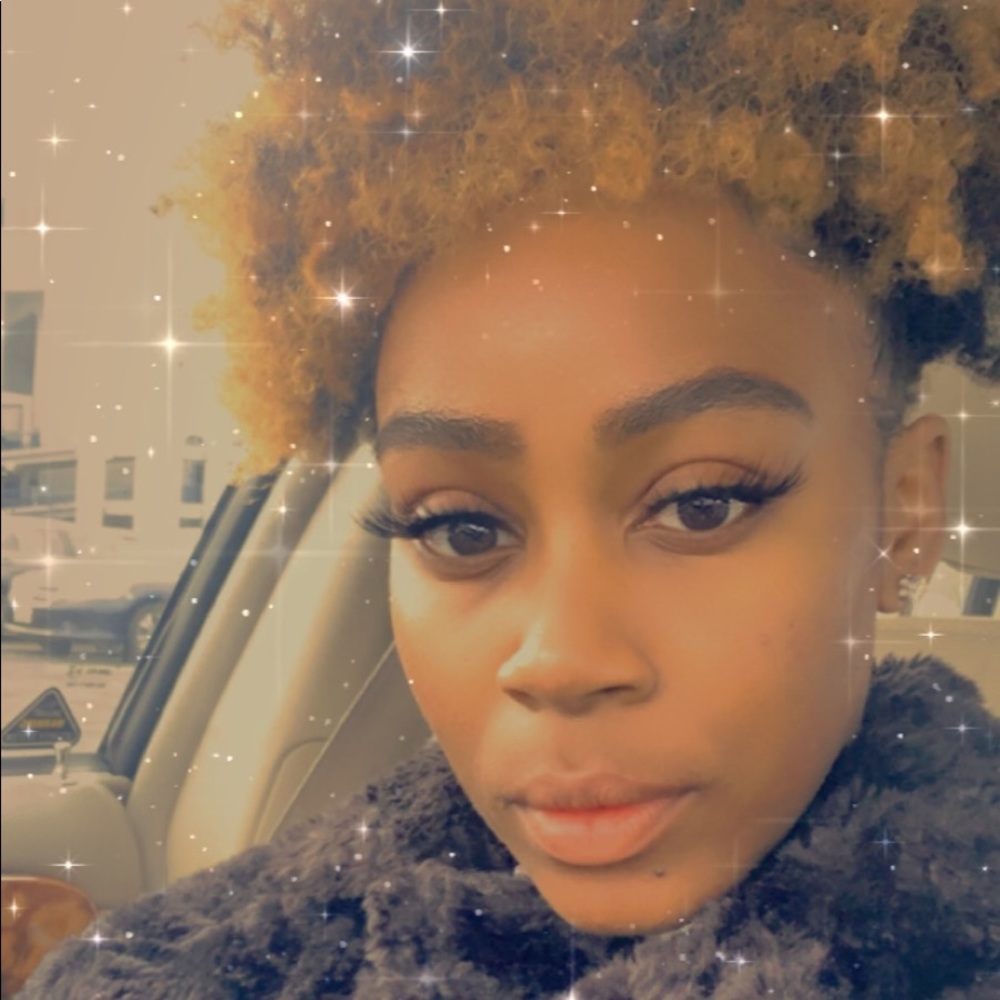 Meet your Posher, Telicia